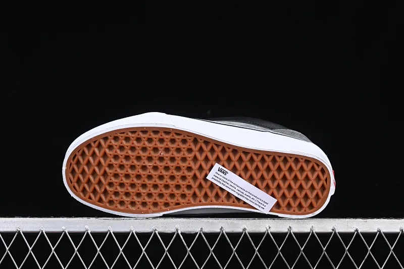 All categories Vans Vans series Vans Low Vans low-top Vans Knu Skool gray and black color low-top retro casual vulcanized bread shoes VN0009QCBDS